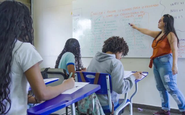 Escolas privadas fora de locais de votação terão aulas normais no DF