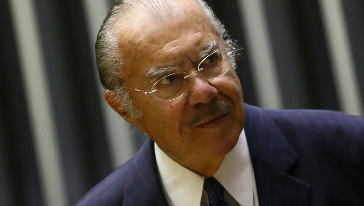 Ex-presidente José Sarney segue internado em hospital de São Paulo