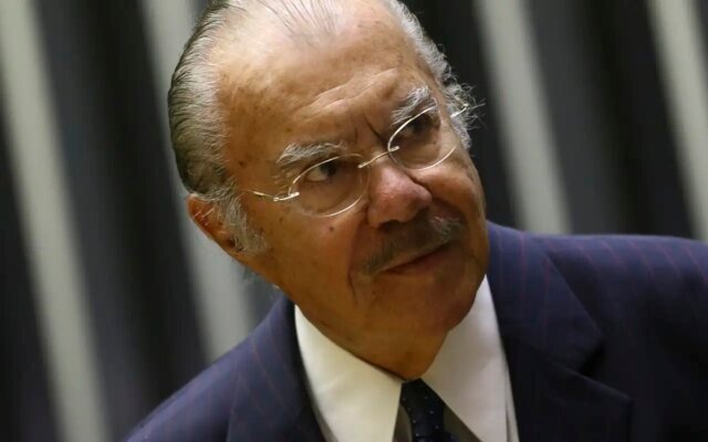 Ex-presidente José Sarney segue internado em hospital de São Paulo