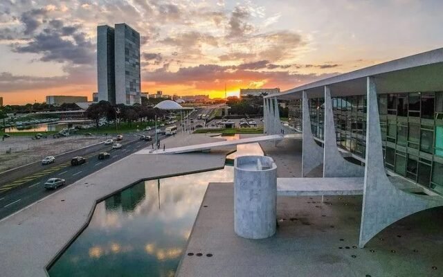 Fim da escala 6 x 1 não avança para o Plenário em derrota para o governo