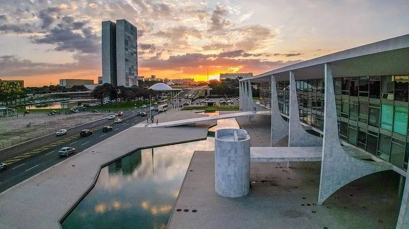 Fim da escala 6 x 1 não avança para o Plenário em derrota para o governo