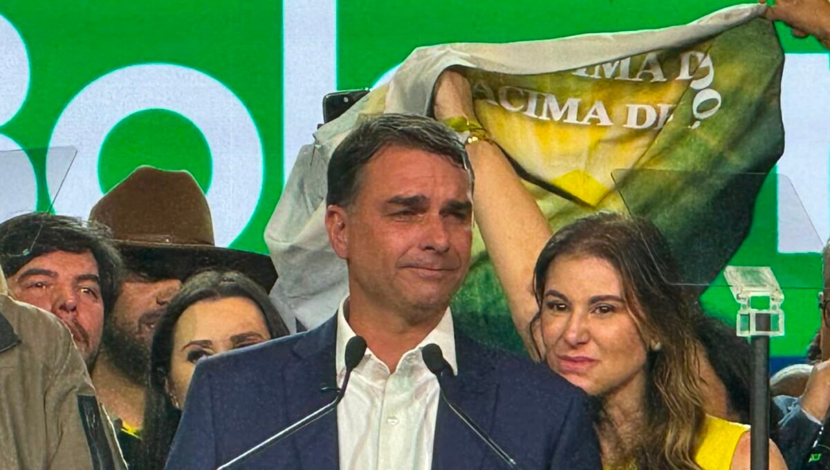 Flávio usou jatinho ligado a Vorcaro em viagem em 2025, diz revista