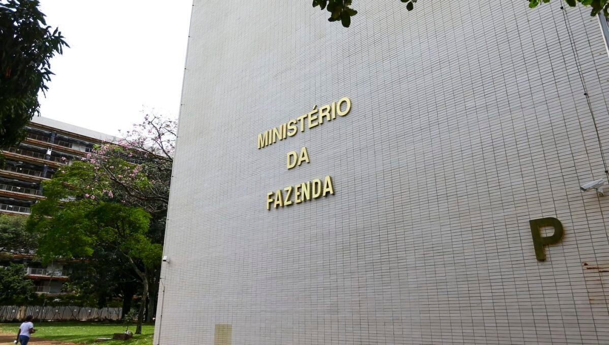 Governo reduz projeção do PIB para 2% em 2026 e 2,3% em 2027