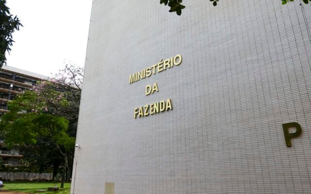 Governo reduz projeção do PIB para 2% em 2026 e 2,3% em 2027