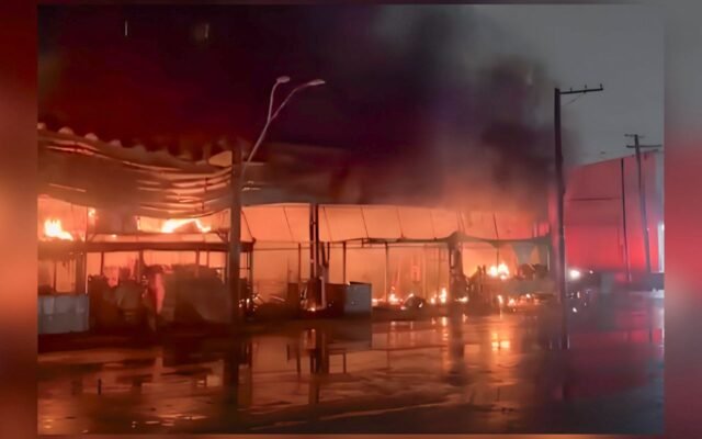 Incêndio atinge pavilhão de frutas no Ceagesp; não há vítimas