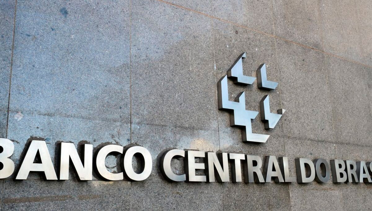 Mercado financeiro reduz previsão da inflação para 5% este ano