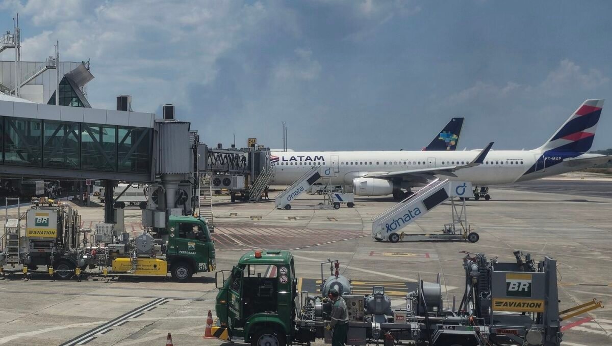 Petrobras reajusta preço médio do querosene de aviação em 13,9%