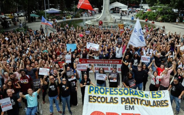 Professores de escolas particulares do Rio fazem greve de 24 horas