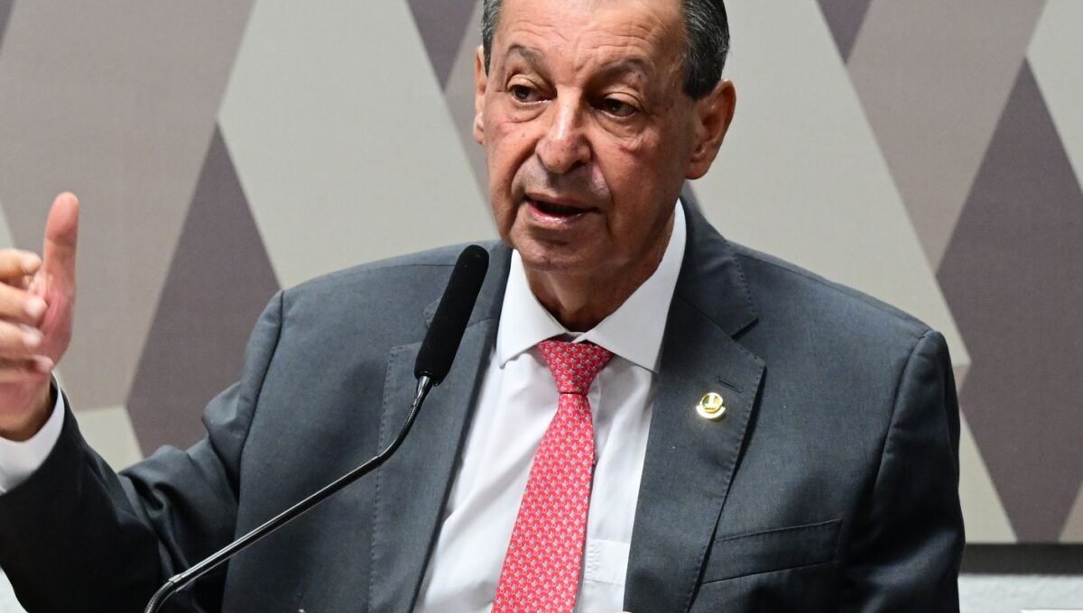 Relator da CCJ rejeita emendas da oposição que buscavam manter 6×1
