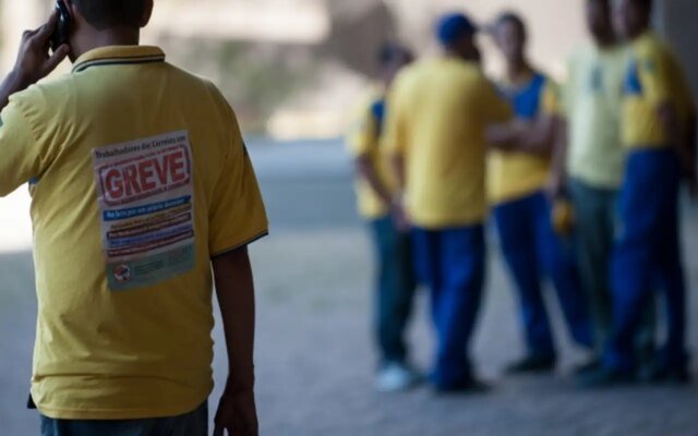 Trabalhadores dos Correios estão em greve por tempo indeterminado