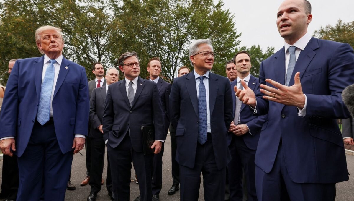 Trump anuncia autorregulação da IA por big tech em meio a temor social