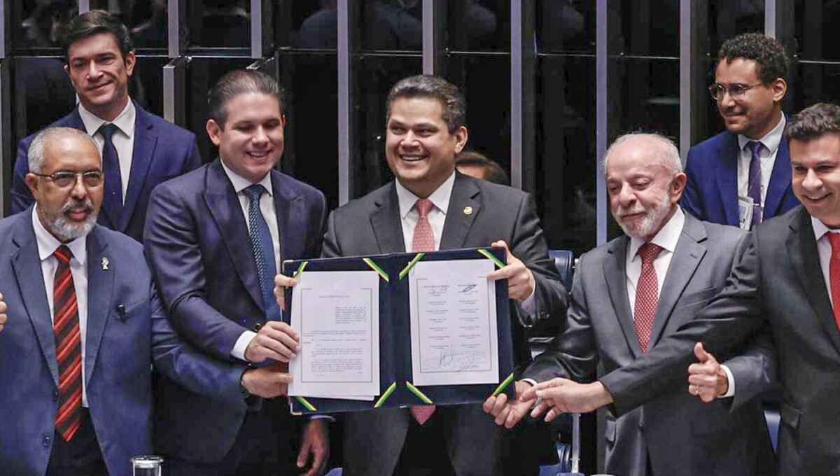Alcolumbre homenageia Paim no fim da 6×1; entenda motivo