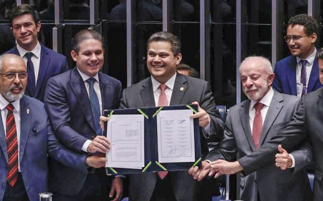 Alcolumbre homenageia Paim no fim da 6×1; entenda motivo