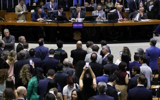 Alcolumbre marca votação da PEC pelo fim da 6×1 para quarta-feira