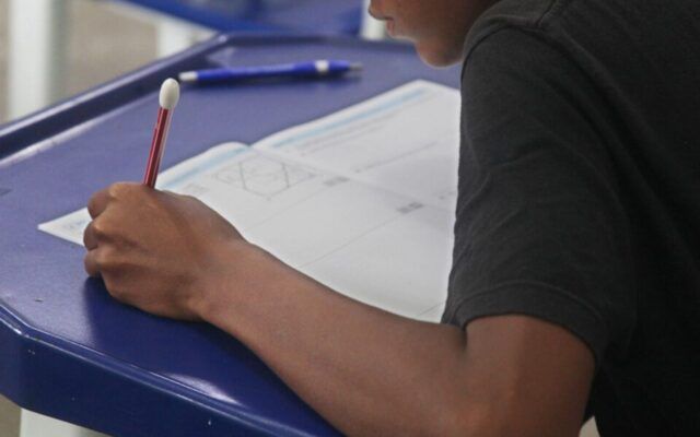 Alunos e professores participam hoje de Olimpíada de Matemática