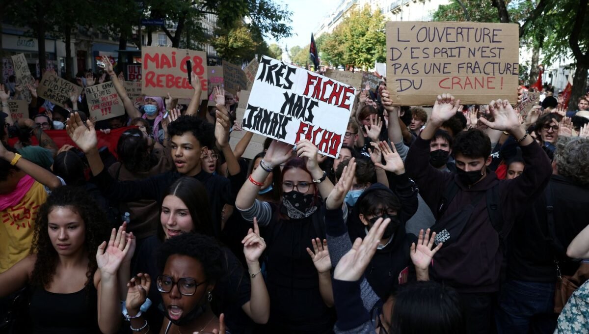 Alunos e professores protestam na França no maior dia de mobilização