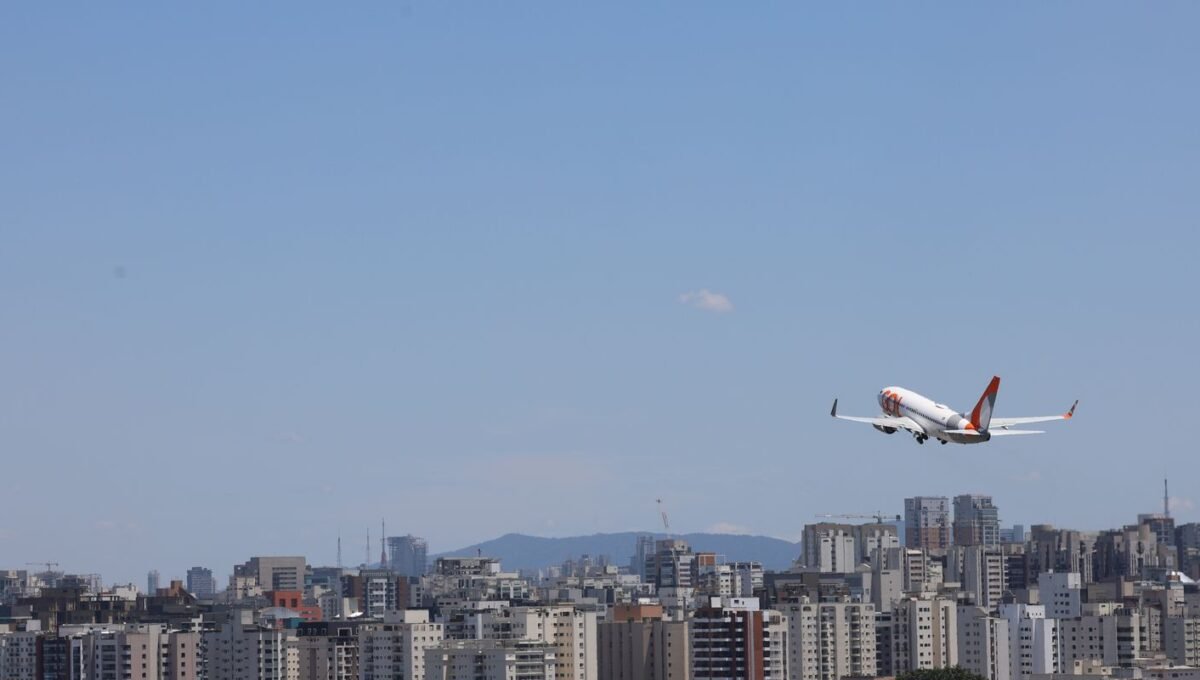 Anac estabelece regras mais restritivas para aviação em Congonhas (SP)