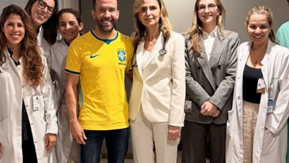 André Janones recebe alta e deixa hospital em São Paulo