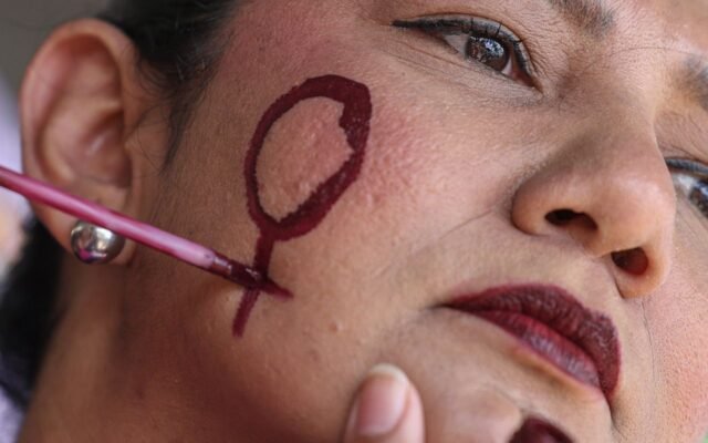 Aumentam agressões políticas em mês de luta contra violência à mulher