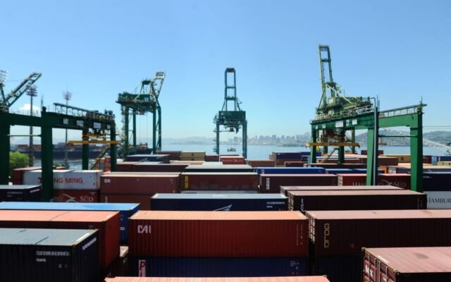 Balança comercial tem superávit de US$ 7,74 bilhões em setembro