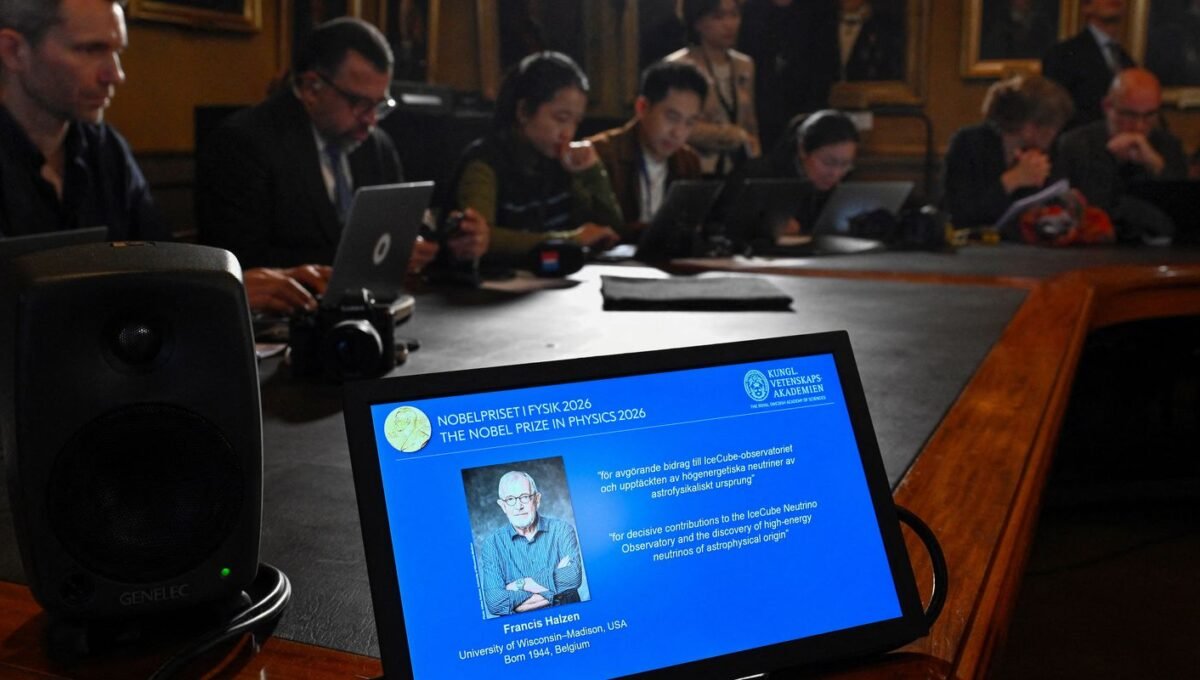 Belga que descobriu menor partícula do universo recebe Nobel de Física