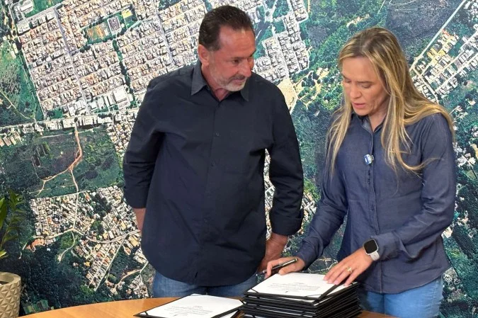 Celina Leão anuncia obras de esgoto e melhorias no Riacho Fundo