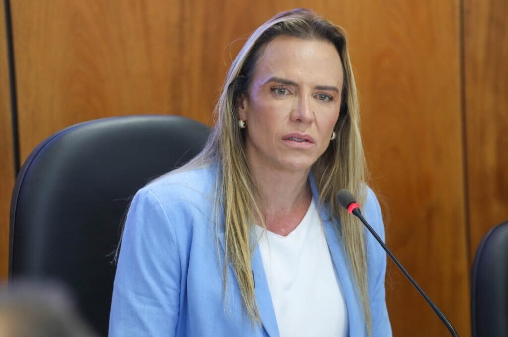 Celina anuncia auditoria em contratos da Semob para viabilizar transporte gratuito
