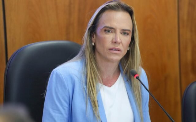 Celina anuncia auditoria em contratos da Semob para viabilizar transporte gratuito