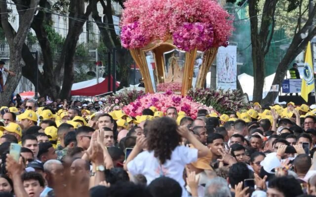 Círio de Nazaré: milhares de devotos visitam imagem de Nossa Senhora