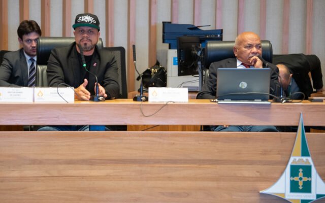 Dia do Professor e fim da escala 6 x 1 foram temas na sessão da CLDF