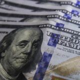 Dólar cai para R$ 5,01 com exterior e expectativa eleitoral no Brasil