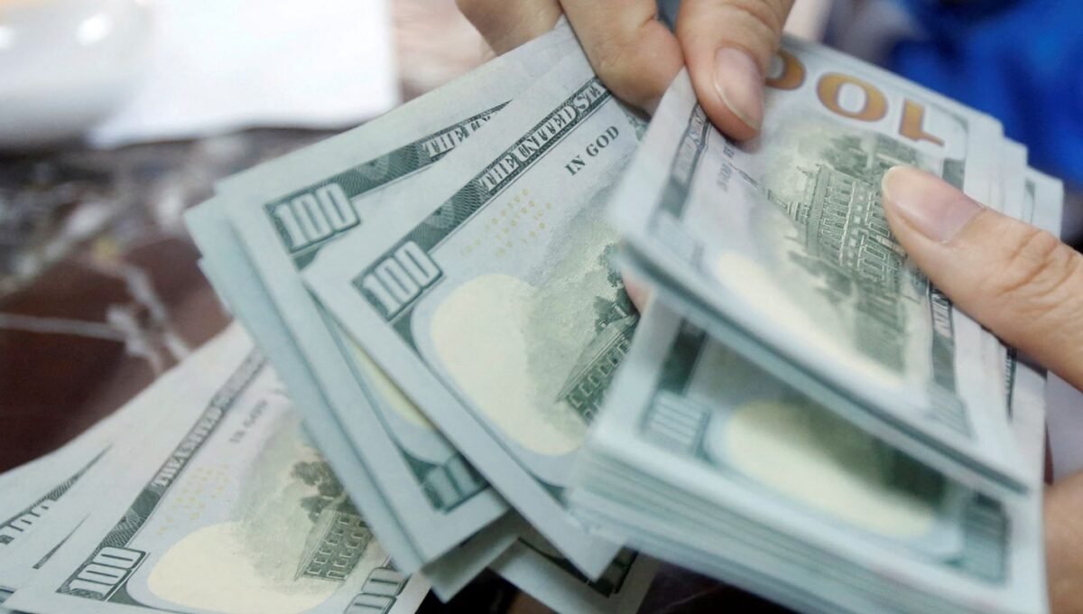 Dólar sobe 1,15% e fecha a R$ 5,09 em dia de cautela