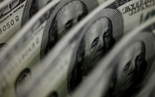 Dólar sobe 8,21%, e bolsa cai 13,88% após reeleição de Lula