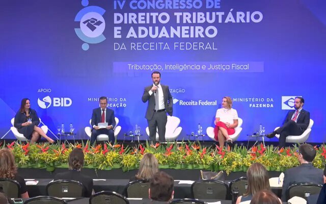 Durigan defende Receita como plataforma de inteligência do Estado