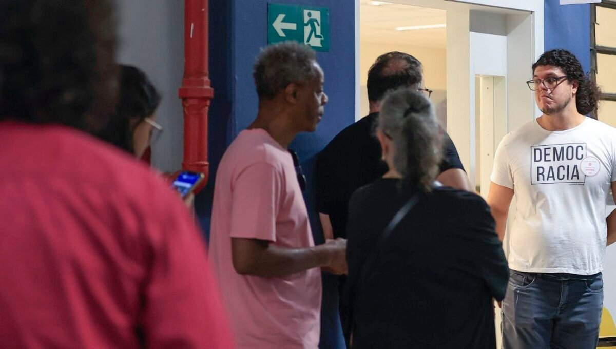 Eleitores têm até as 17h para escolher candidatos