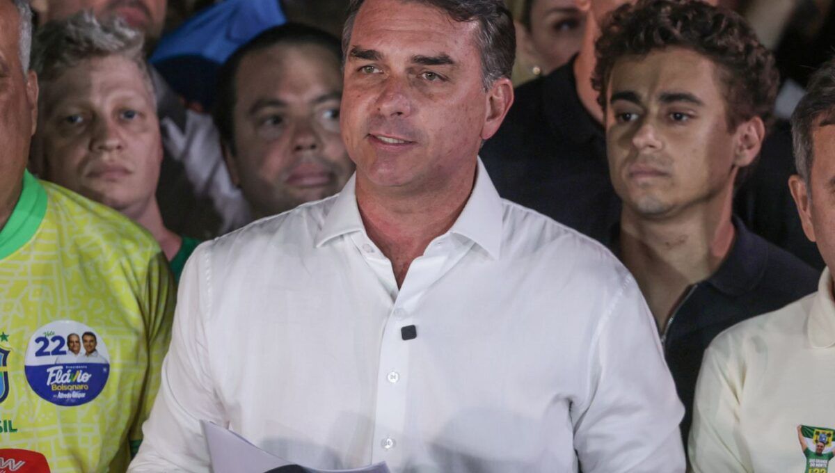Em carta golpista, Flávio agradece Milei e Trump por apoio para fuga
