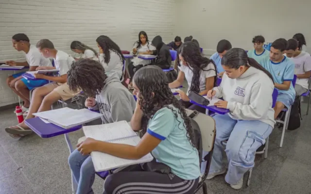 Escolas públicas do DF vão aderir à paralisação desta 4ª, diz Sinpro