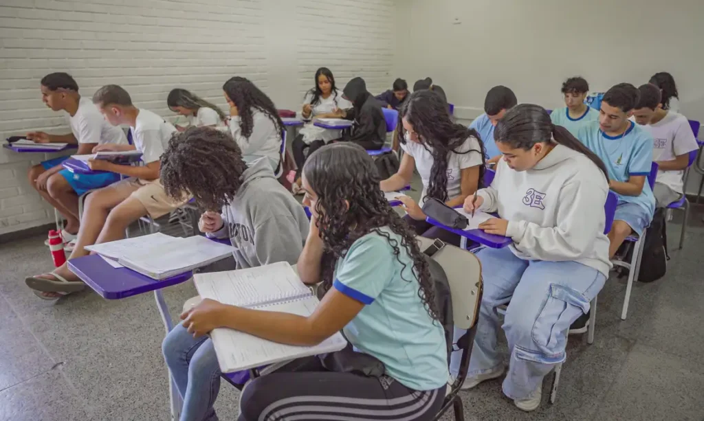 Escolas públicas do DF vão aderir à paralisação desta 4ª, diz Sinpro