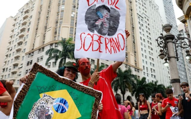 Estudantes fazem ato no Rio de Janeiro em defesa de voto em Lula