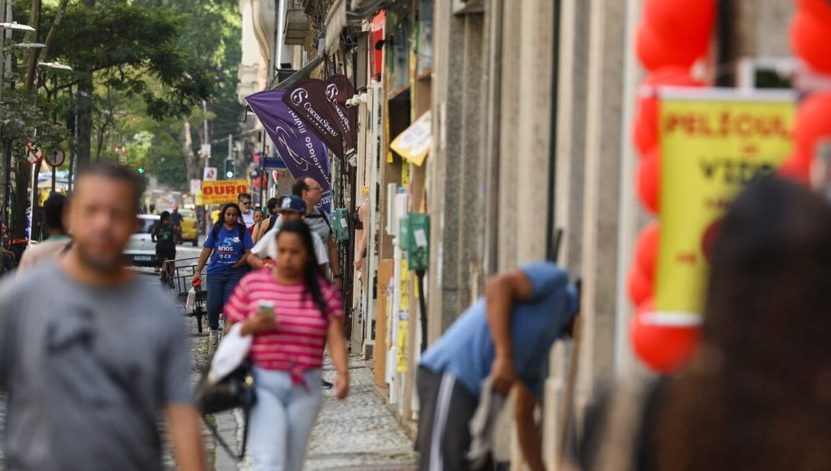 Fim da escala 6×1 traz esperança de mais tempo para família e saúde