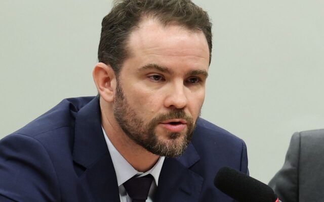 Governo buscará cumprir meta fiscal com diálogo, diz Durigan