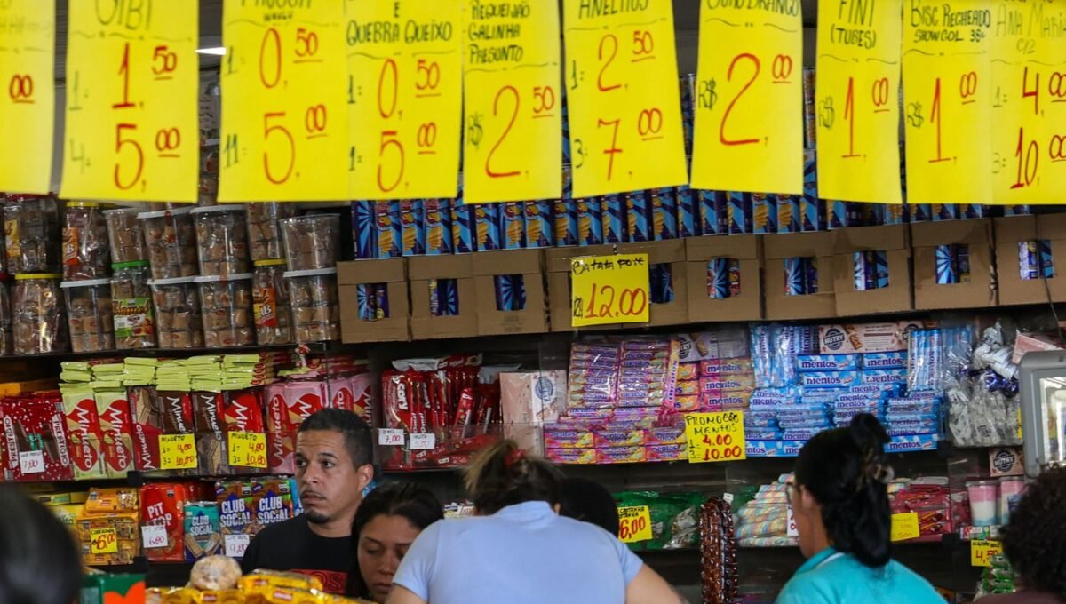 Governo prevê crédito a empresas afetadas por fim da 6×1, diz Durigan