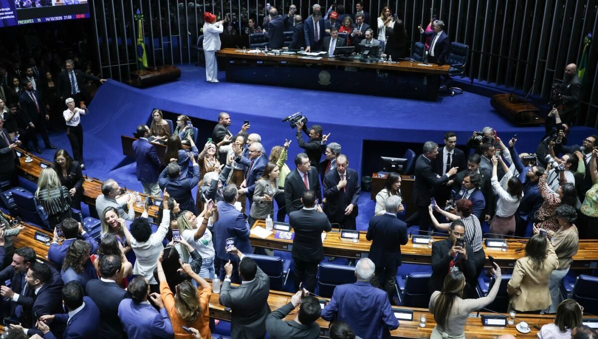 Imprensa estrangeira vê vitória de Lula em aprovação do fim da 6×1