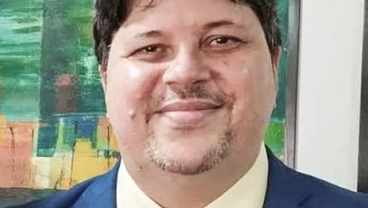Jornalista brasileiro crítico a Milei é deportado da Argentina