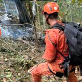 Justiça bloqueia bens de empresa por queda de helicóptero, no Rio