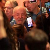 Lula agradece votos e diz que teve de vencer intromissão vinda de fora