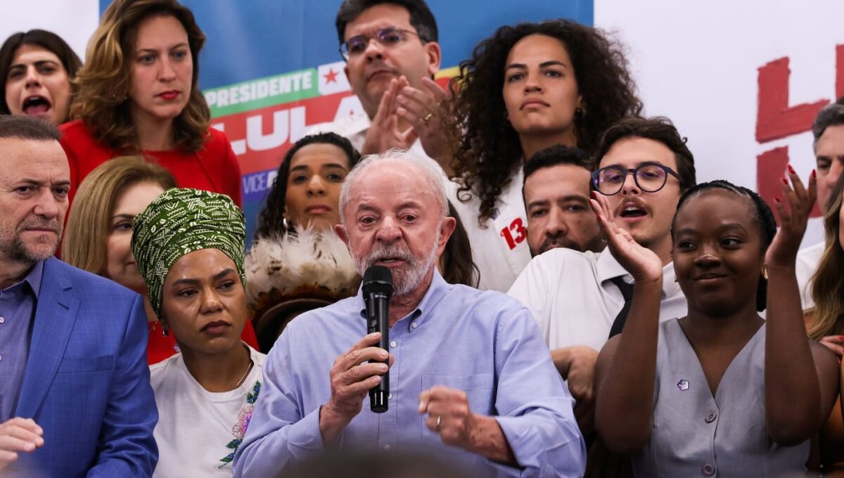 Lula cobra Flávio Bolsonaro sobre apoio ao fim da escala 6×1