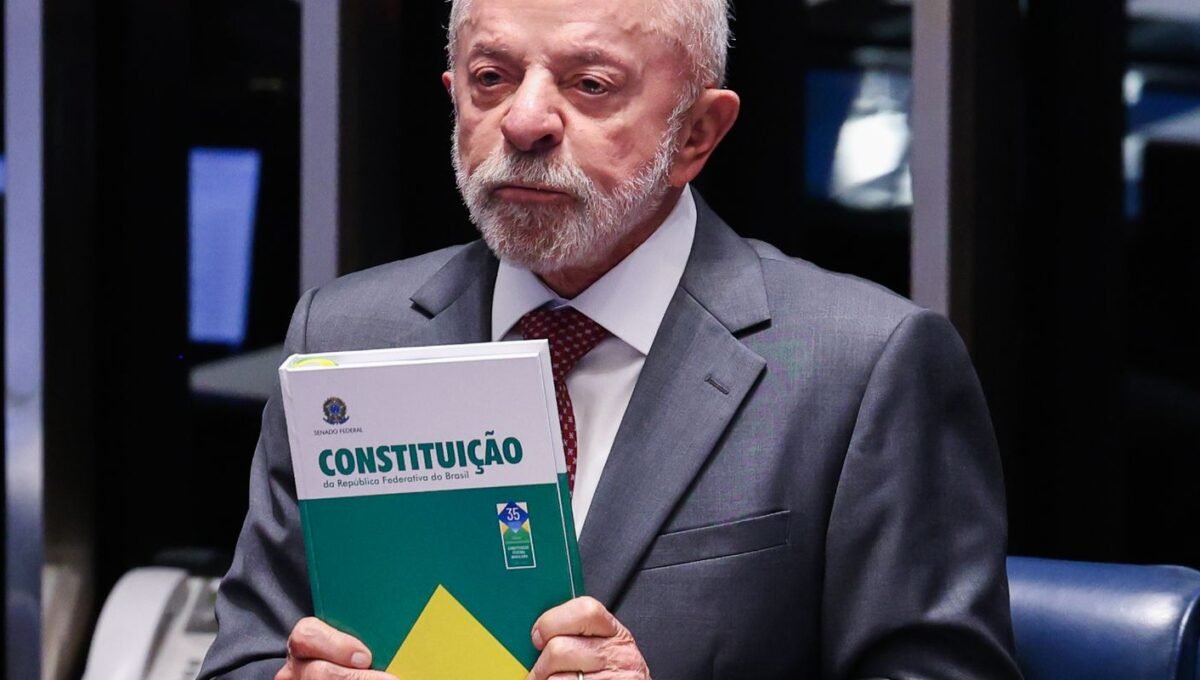 Lula faz campanha em MG e celebra fim da jornada 6×1