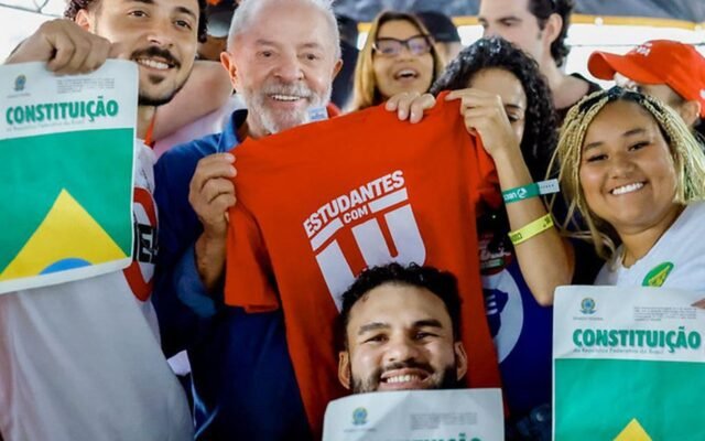 Lula garante versão universitária do “Pé de Meia” caso seja reeleito