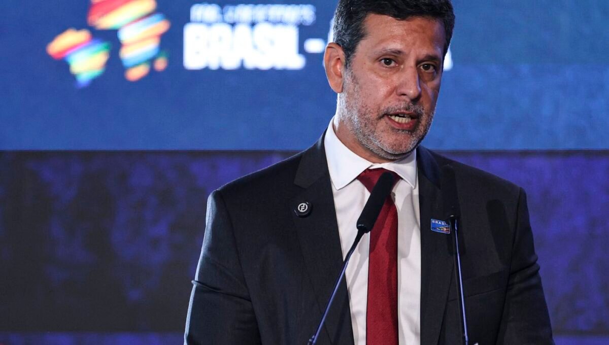 MEC irá pedir investigação de ameaças a universidades em redes sociais